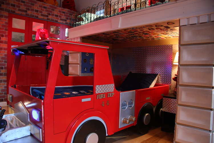 Fire truck bed with Fasade diamond plate
